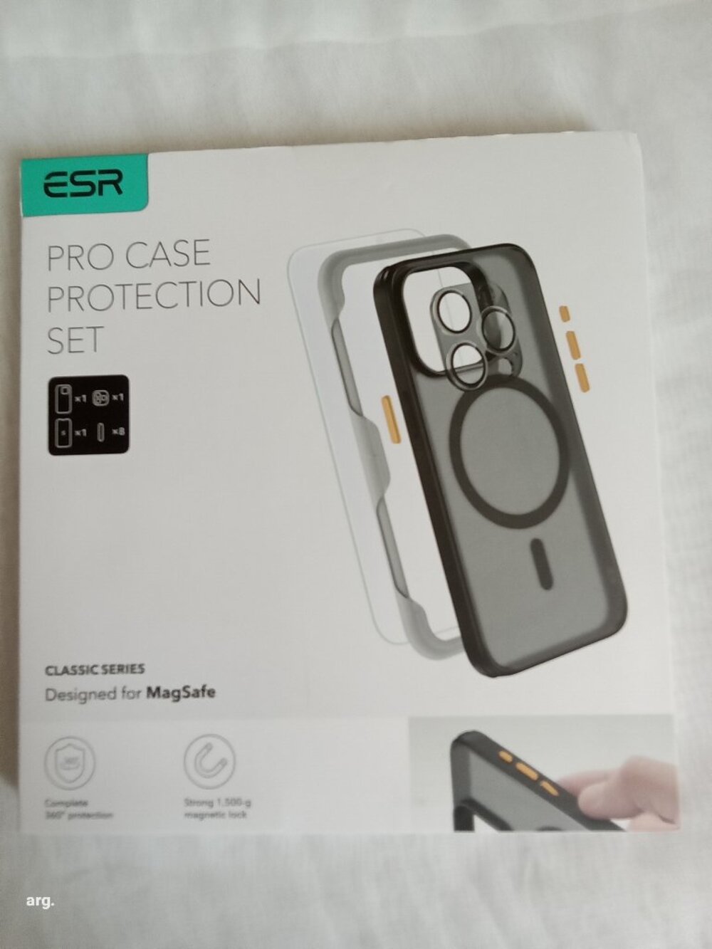 ESR Pro Case Protection Set – Classic Series (HaloLock) for iPhone 13 Pro